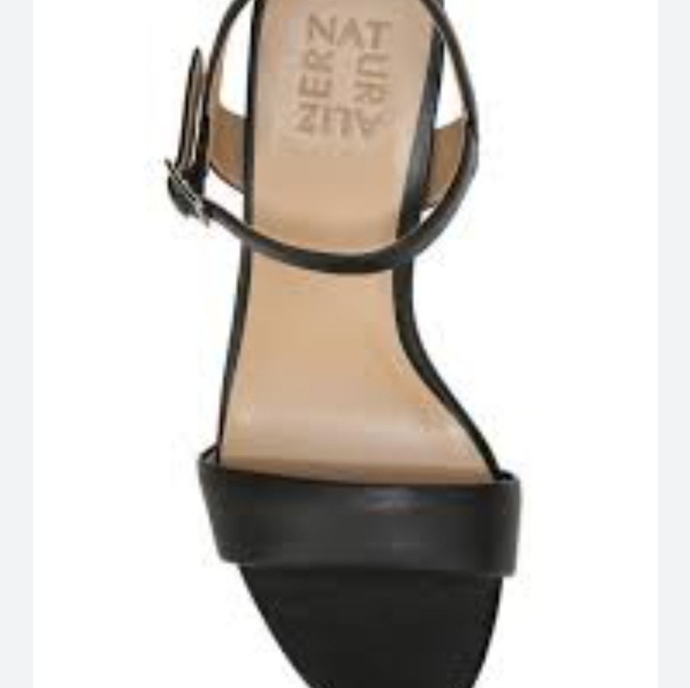 Dress sandals 👡
